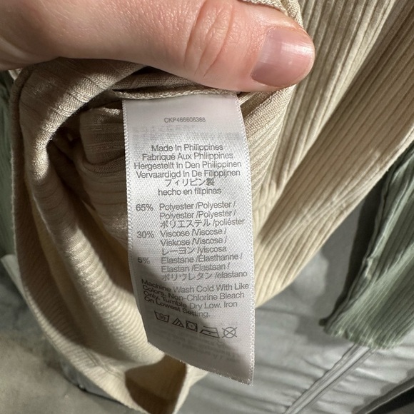 NWT Madewell Turtle Neck Ribbed Top Long Sleeve Ashen Sand Size S - Picture 6 of 6